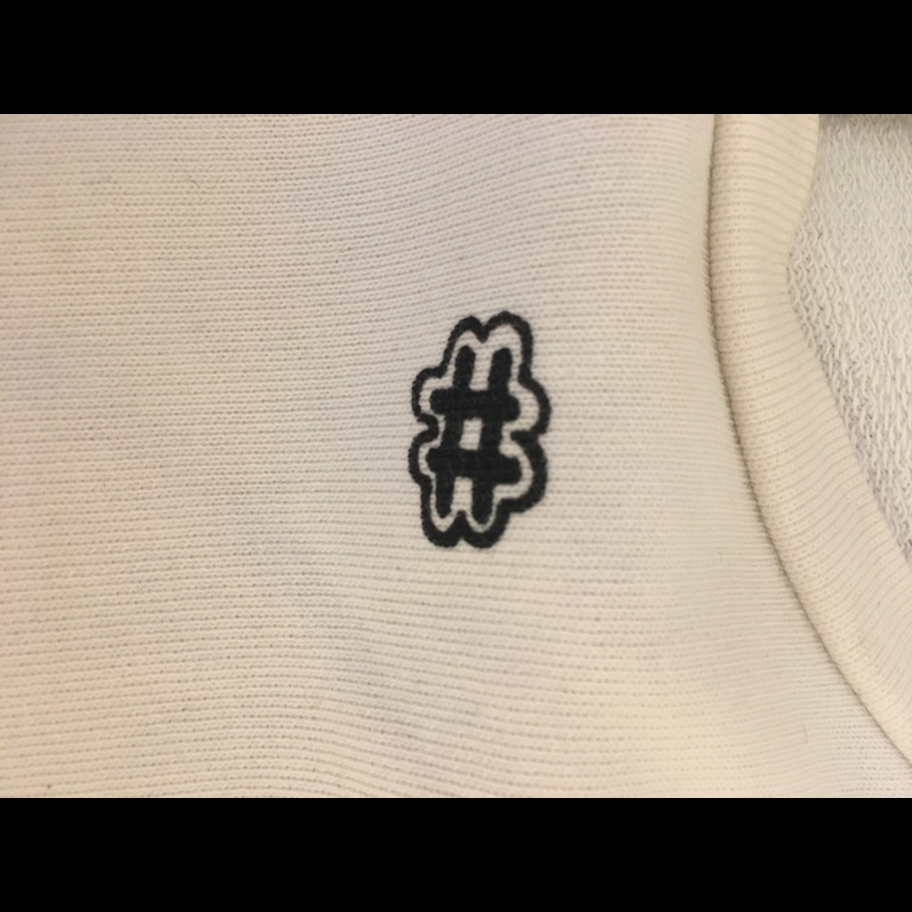 White pattern Pullover - Picture 7 of 8